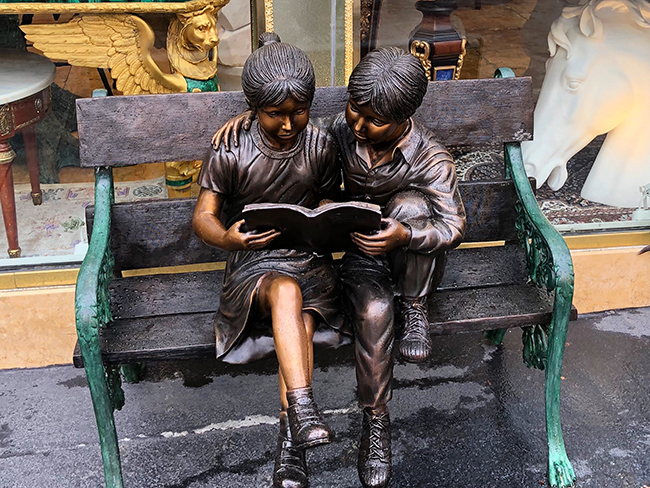 kids reading statue