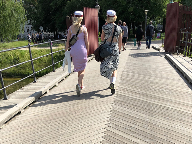 Copenhagen girls with hats