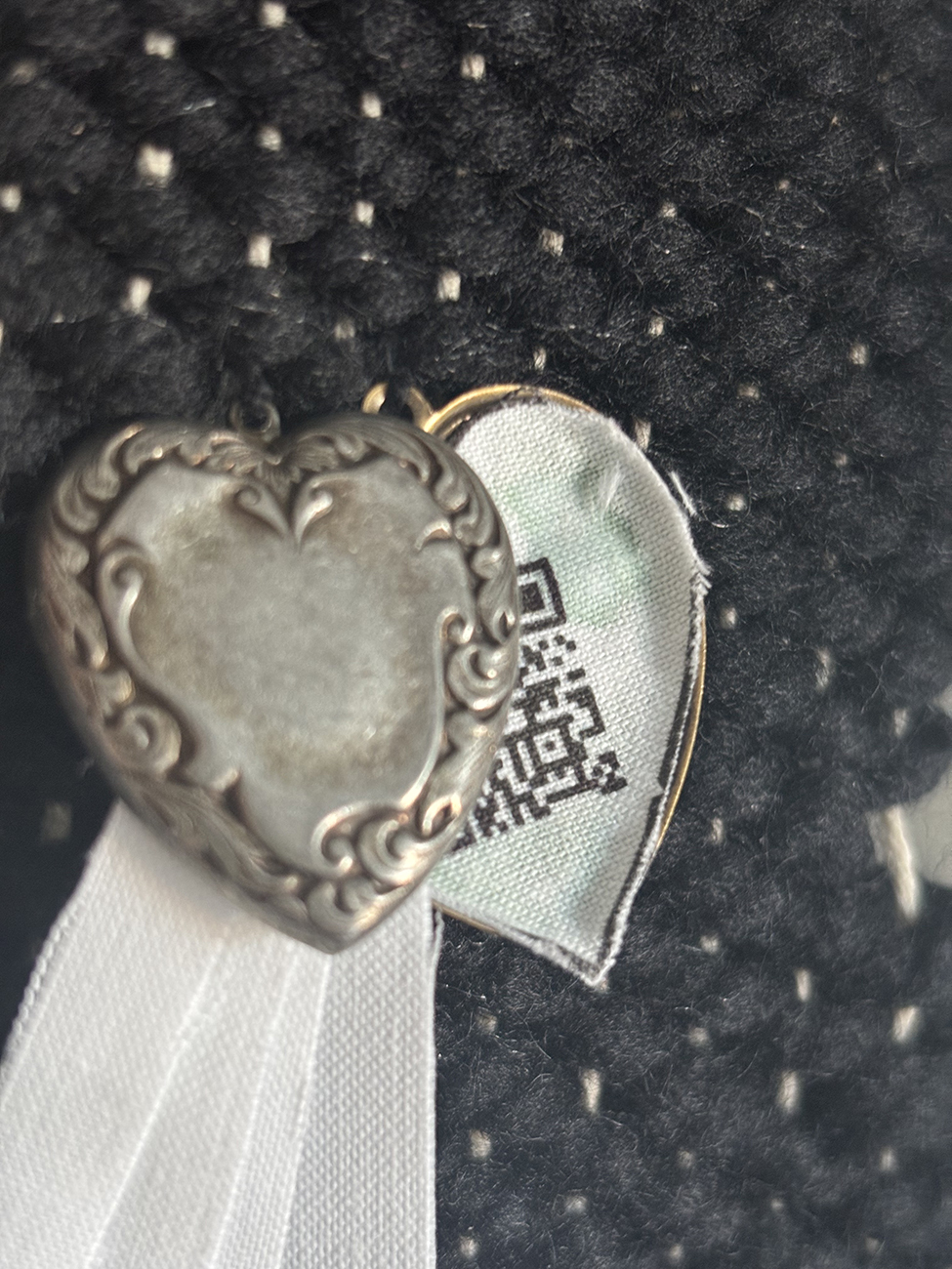 Black and White 2 - Image 7